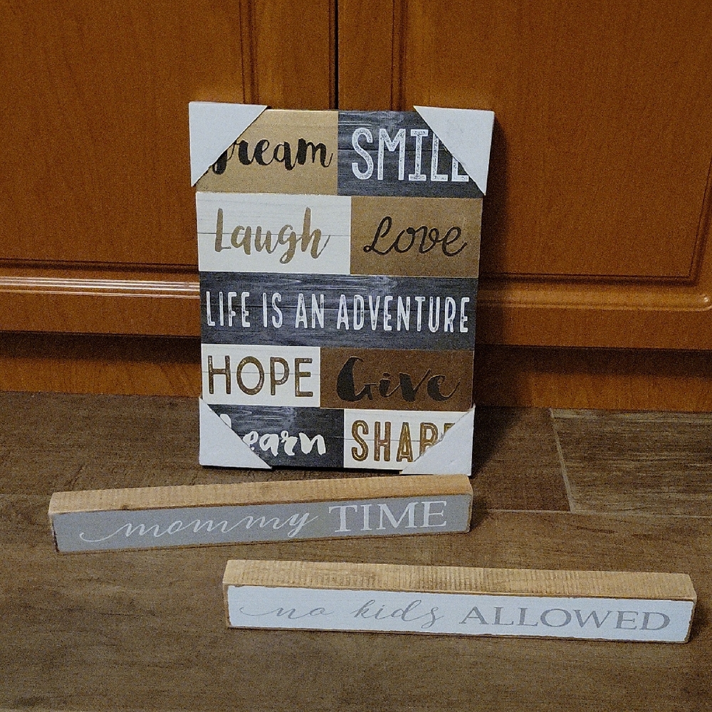 NWT: Inspirational and Mommy Time Signs